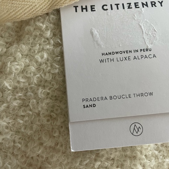 The Citizenry Handcrafted Peruvian Textile - Picture 7 of 9